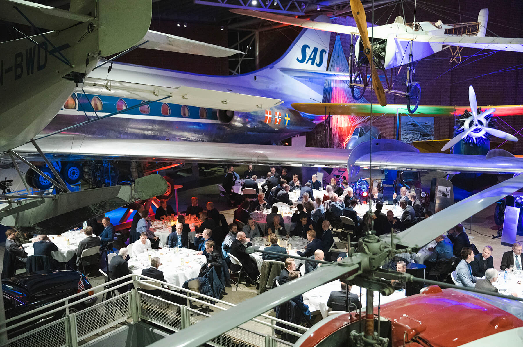 fest i flyhallen ved teknisk museum i oslo