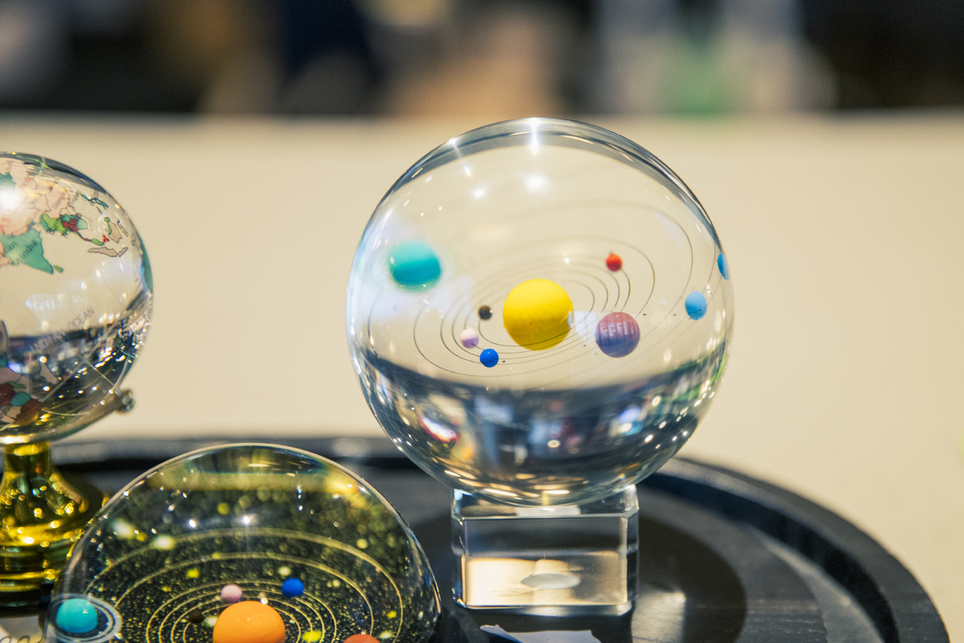Glassmodell av solsystemet