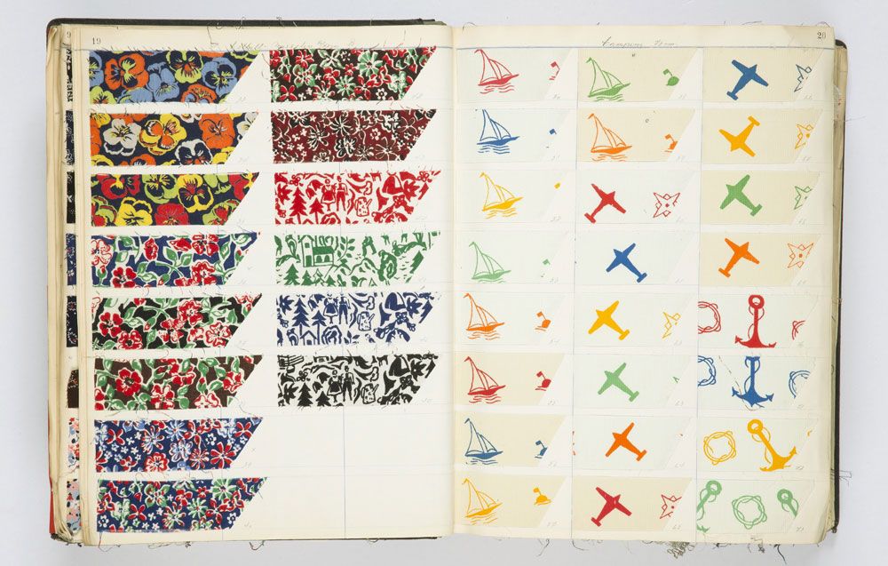 Bok med mønstre fra Hjula Væveri. Foto.