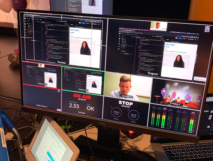 Mobiltelefon som viser Teknisk museums på sosiale medier.