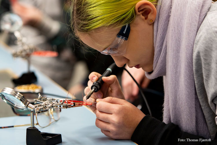 -Jeg tror at det vi ser her, kommer til å sette elevene bedre i stand til å være med på å løse mange av fremtidens gåter, mange av de gåtene vi ikke har klart å løse så langt, sa kunnskaps- og integreringsminister Jan Tore Sanner under åpningen av TeknoLab.