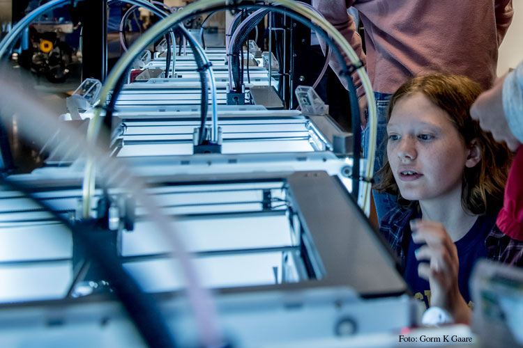 -Jeg tror at det vi ser her, kommer til å sette elevene bedre i stand til å være med på å løse mange av fremtidens gåter, mange av de gåtene vi ikke har klart å løse så langt, sa kunnskaps- og integreringsminister Jan Tore Sanner under åpningen av TeknoLab.