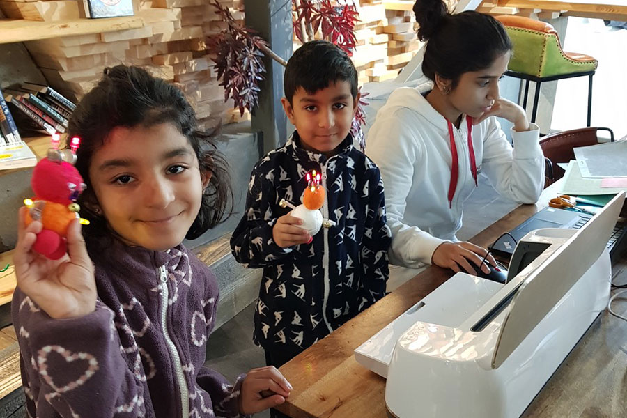 -Jeg tror at det vi ser her, kommer til å sette elevene bedre i stand til å være med på å løse mange av fremtidens gåter, mange av de gåtene vi ikke har klart å løse så langt, sa kunnskaps- og integreringsminister Jan Tore Sanner under åpningen av TeknoLab.