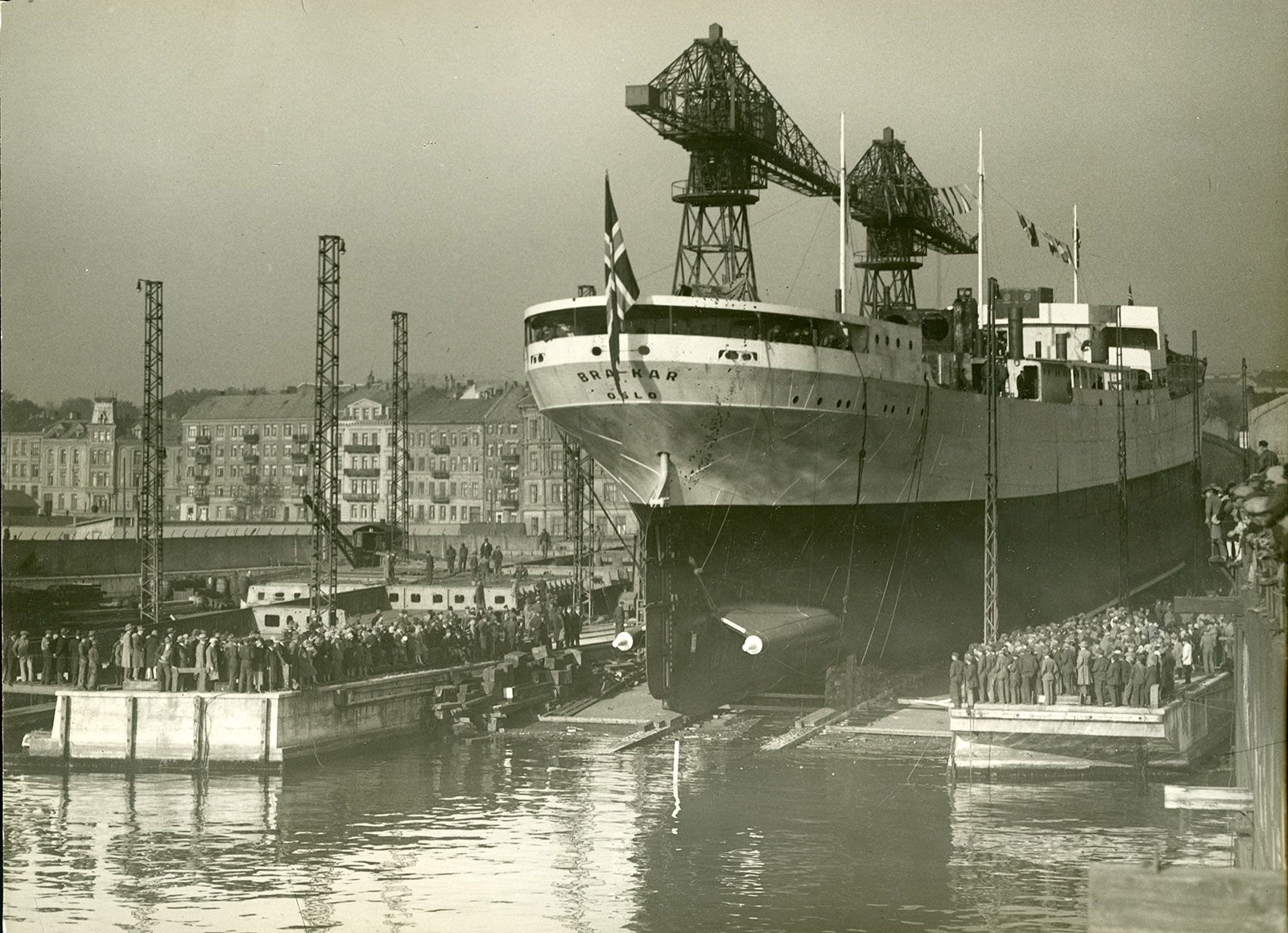 Stabelavløpning, lastebåten M/S Bra-kar, 1928. Foto.